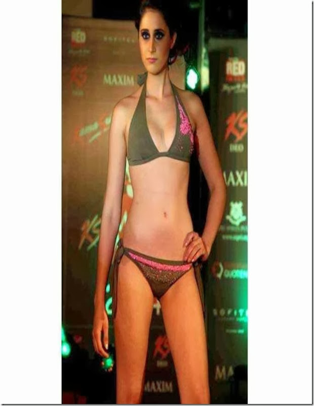 maxim bikini show  (12)