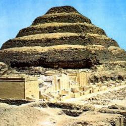 07 - Piramide escalonada de Zoser