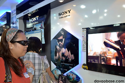 Wifey trying out Sony's 3D TV at Sony Centre in Abreeza Mall. In one word: amazing!