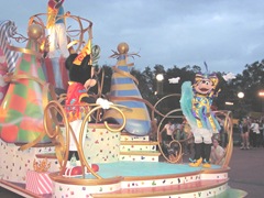 Disney trip parade mickey minnie