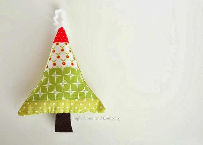 final picture christmas tree ornament--fabric scraps--simplesimon
