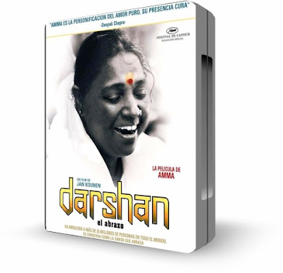 DARSHAN. EL ABRAZO (La Película de Amma) [ Video DVD ] – Conocida como la santa que abraza, es la personificación del amor puro, su presencia cura