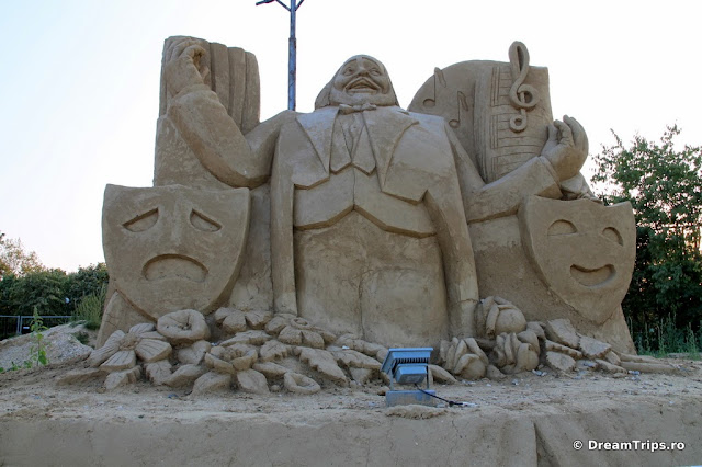sculpturi nisip Burgas Luciano Pavarotti.JPG