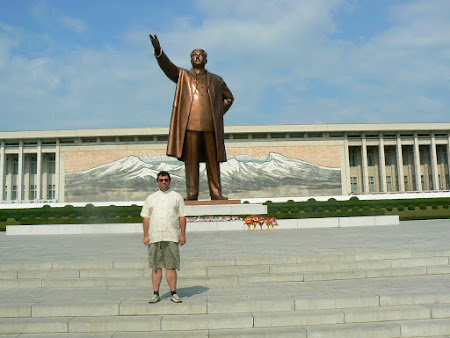 2008. Cu Kim Ir Sen in Coreea de Nord.JPG