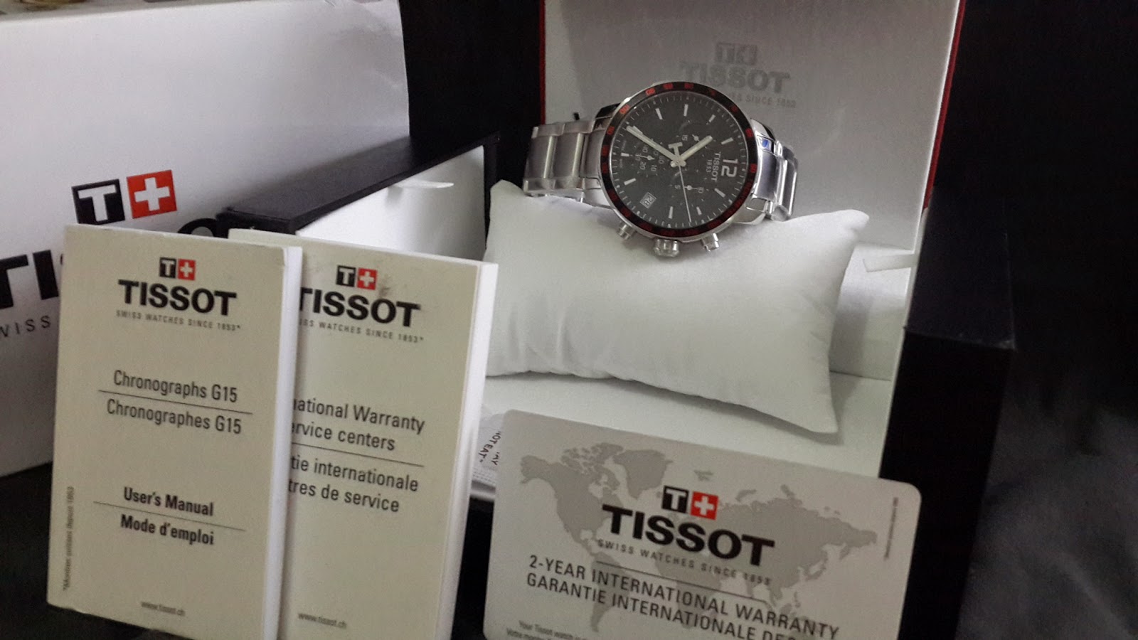 Часы tissot официальные. Tissot надпись. Упаковка часов тиссот. Головка для часов Tissot. Часы тиссот Заводская упаковка.