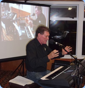 Guest artist, Murray Hancox playing the very latest Yamaha PSR-S950 keyboard. Murray is the Piano and Keyboard Manager for Atwaters MusicWorks in Auckland City. Obviously, Murray was telling us in this shot the size of the snapper he caught on a recent fishing trip!