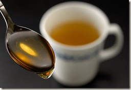 honey-and-lemon_remedies-ease-sore-throat