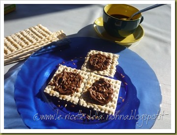Merenda con pane azzimo, crema di cacao e semi di lino (3)