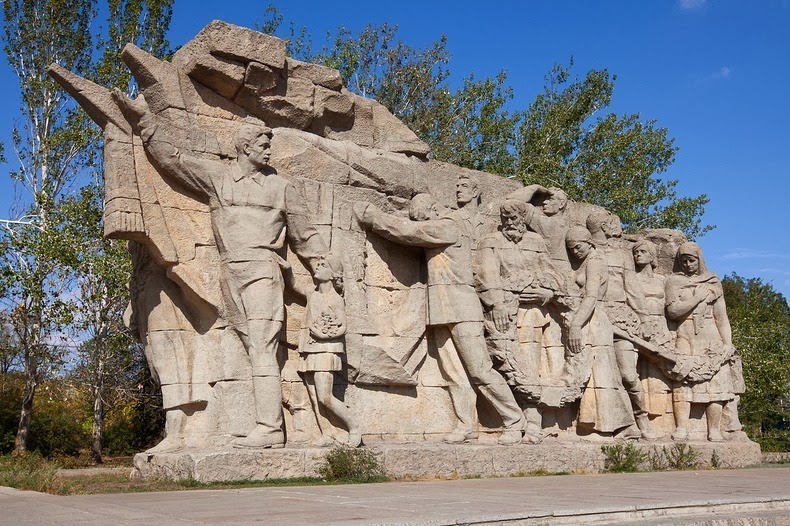 mamayev-kurgan-2 mamayev-kurgan-2