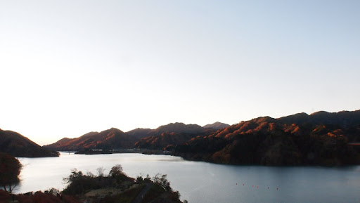 [写真]宮ヶ瀬湖の日の出