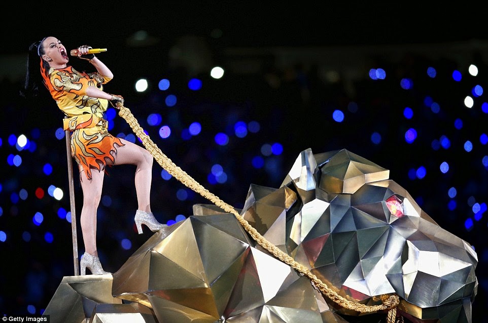 Crispy Chami's Blog On Fire Katy Perry Looking Stunning inflame outfit