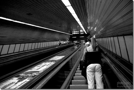 bw_20120814_escalator