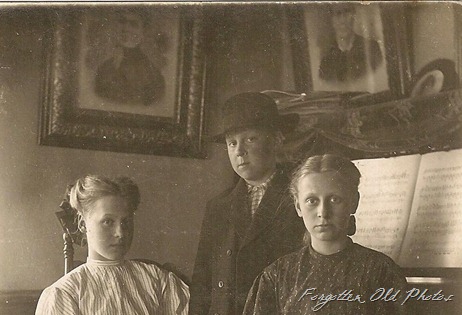 Postcard Agnes Sigrid and Simon Fagstad DL Antiques