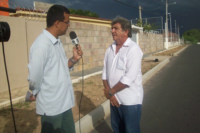 [FRANCISCO%2520MELO%2520INTERTV%2520CABUGI%255B3%255D.jpg]