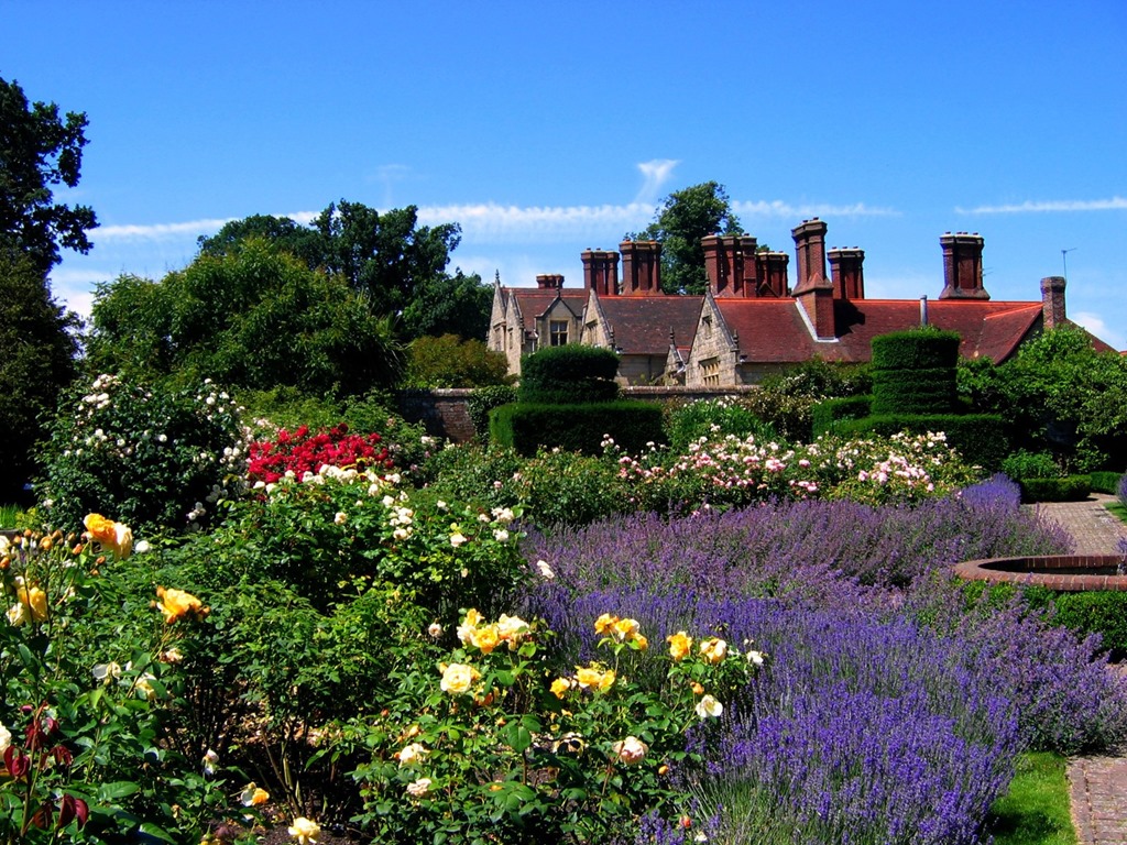[Roses%2520and%2520Lavender%2520at%2520Borde%2520Hill%2520Gardens_%2520West%2520Sussex_O%255B6%255D.jpg]