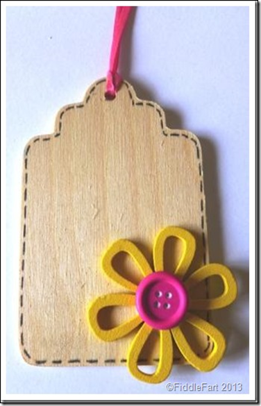 simple wooden gift tag with wooden flower embellishment