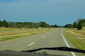 unbelieveable wide open non traffic day crossing Mississippi