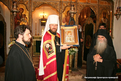 ЧЕСТИТКА МИТРОПОЛИТА ИЛАРИОНА ПОВОДОМ ДАНА РОЂЕЊА МИТРОПОЛИТА АМФИЛОХИЈА