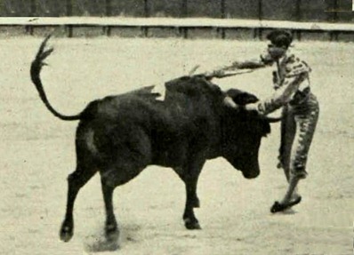 1913-06-05 Joselito estocada a Jimenito