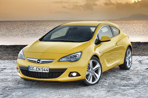 2011-Opel-Astra-GTC-01.jpg
