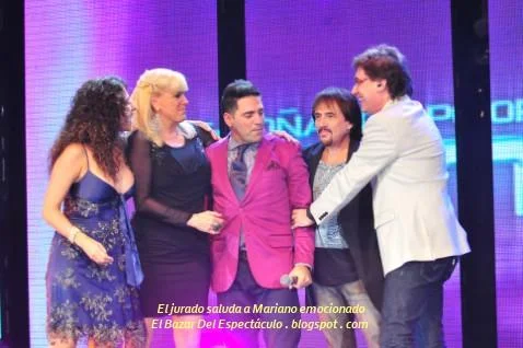 El jurado saluda a Mariano emocionado.jpg