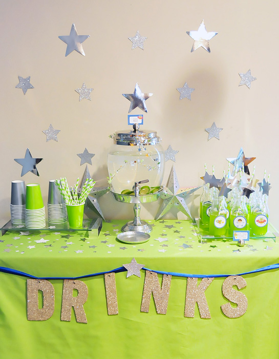 5.-drinks-table---green-alien-juice-astronaut-party-2--Fete-a-Fete