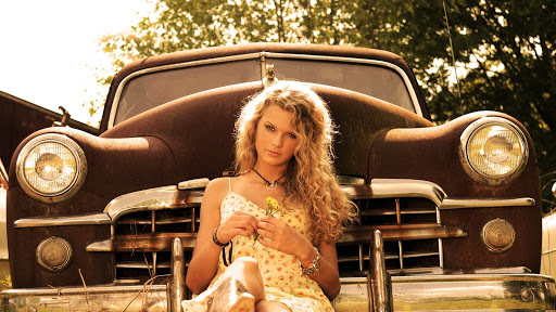 Taylor Swift and Old Car