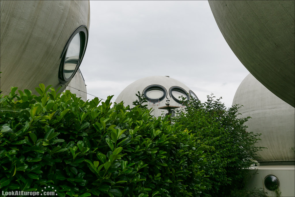 LookAtEurope.com - Фотогалоп по Европе. Чехия, Германия, Голландия.  Дома шары в голландском городе Хертогенбош | Holland, Bolwoningen Houses of Hertogenbosch