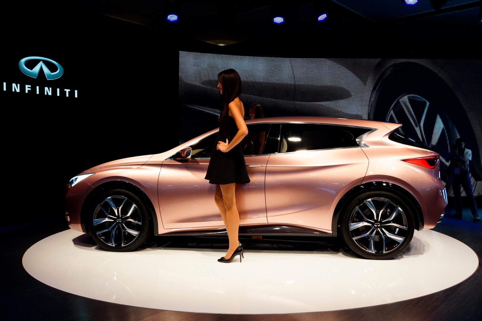 [Infiniti-Q30-Concept-7%255B2%255D.jpg]