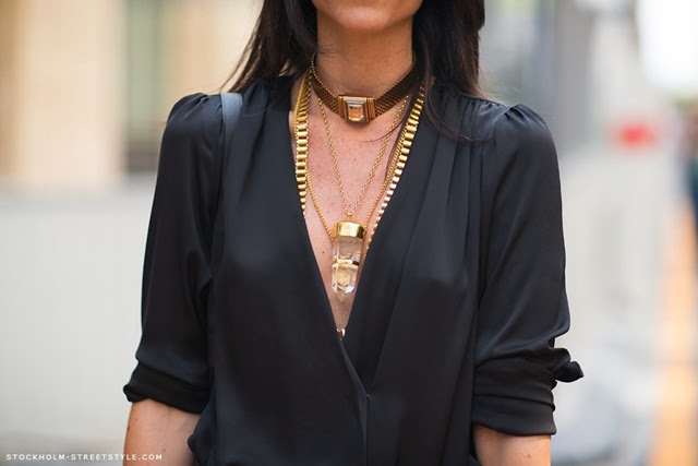 la-modella-mafia-Model-Street-Style-Lian-Kebudi-black-with-gold-chain-necklaces-1