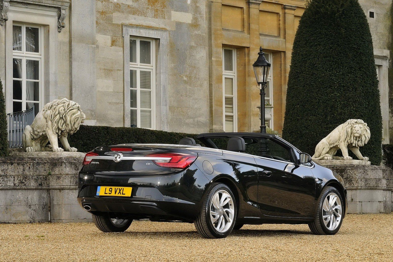 2013_Opel_Cascada_23.jpg
