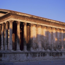 44 - Templo de la Maison Carree en Nimes