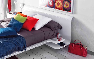 La colección Pasión tiene la mesita integrada en la cama. Muy original