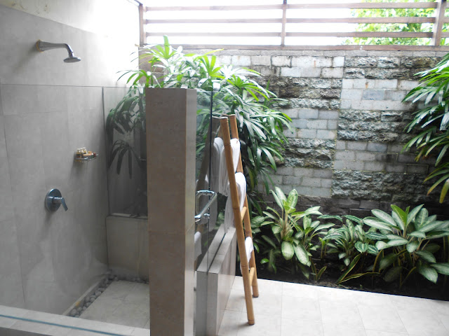 bathroom, outdoor bathroom, bali accomodation, bliss sanctuary for women