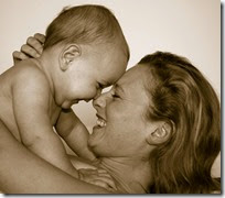 fotos de madres con sus bebes (5)