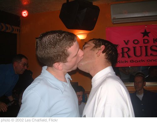 'young kiss' photo (c) 2002, Les Chatfield - license: http://creativecommons.org/licenses/by/2.0/