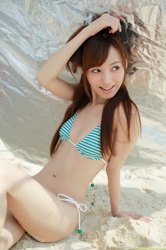 Aino Kishi - Di pantai