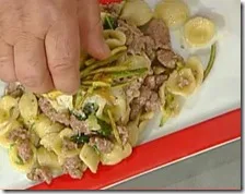 Orecchiette con salsiccia di cinghiale e zucchine croccanti