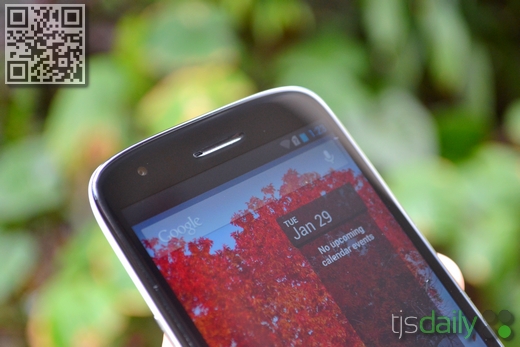 Sharp Aquos Phone SH930W Review Upper Half