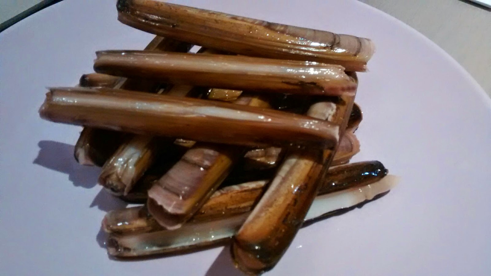 Maison Emil Paris: Razor clams as snack