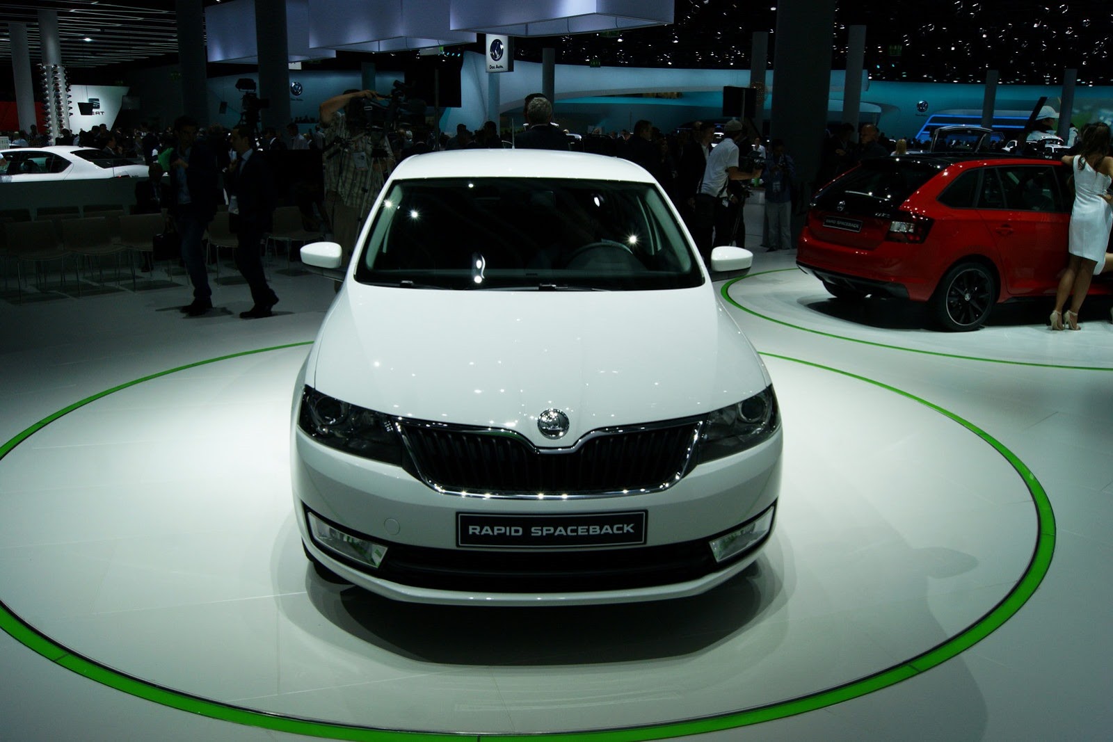 [2014-Skoda-Rapid-Sportback-22%255B2%255D.jpg]