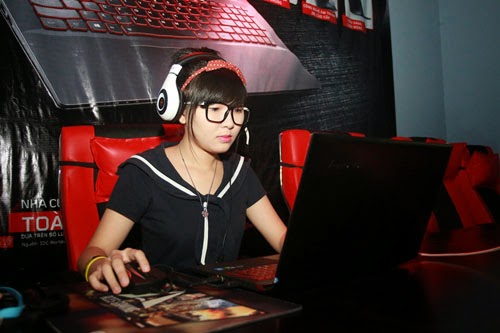 Gamer nữ thi đấu (2).jpg