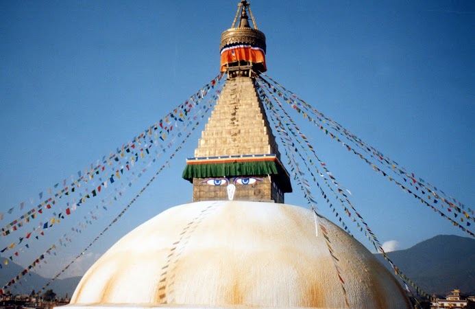 Obiective turistice Nepal: stupa Bouddha.jpg