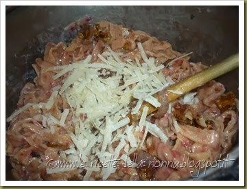 Tagliatelle con rapa rossa al sugo di cipolle caramellate e noci (23)