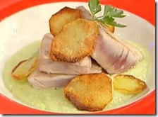 Filetto di tonno scottato su crema di broccoli e patate