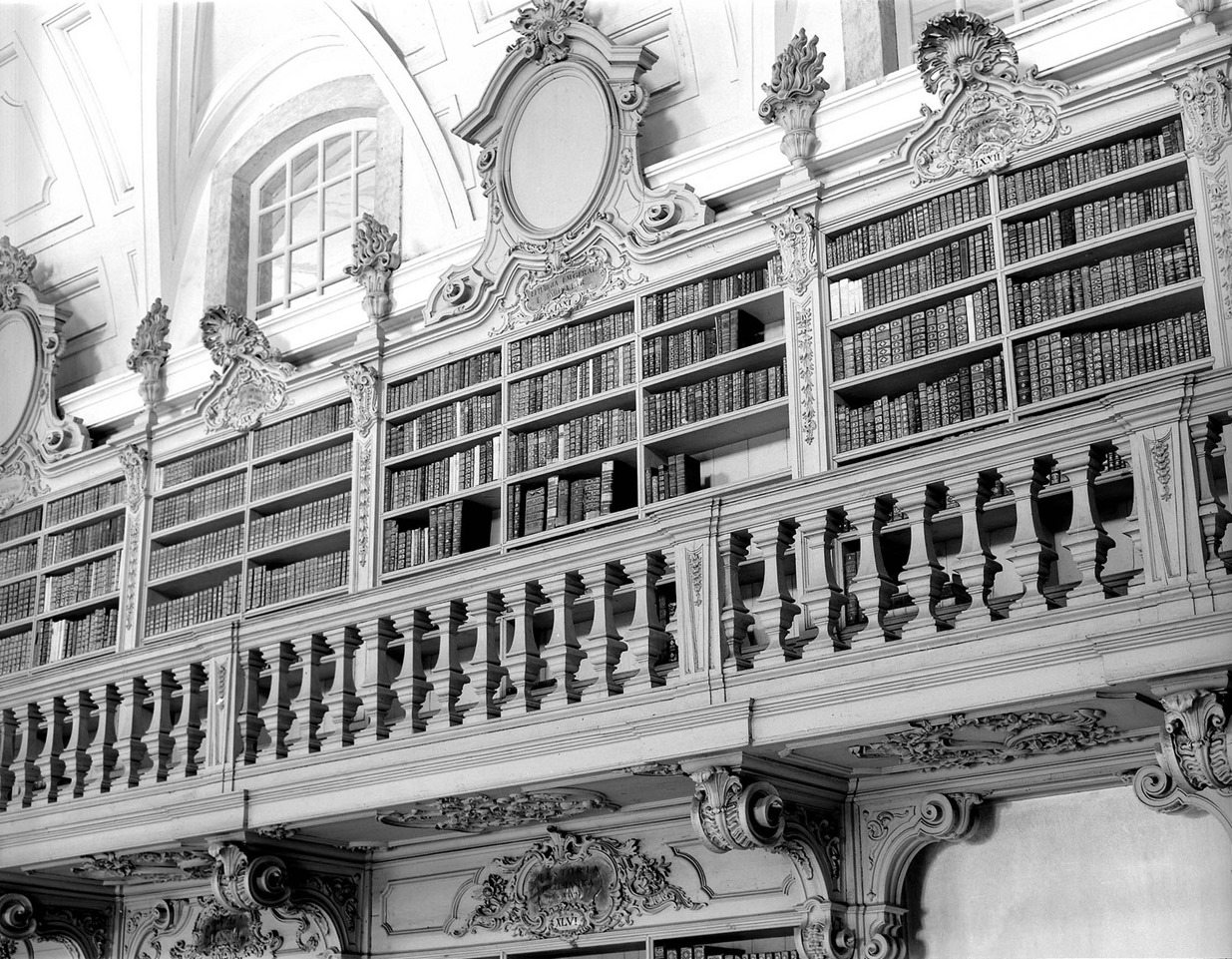 [Biblioteca-de-Mafra.45.jpg]