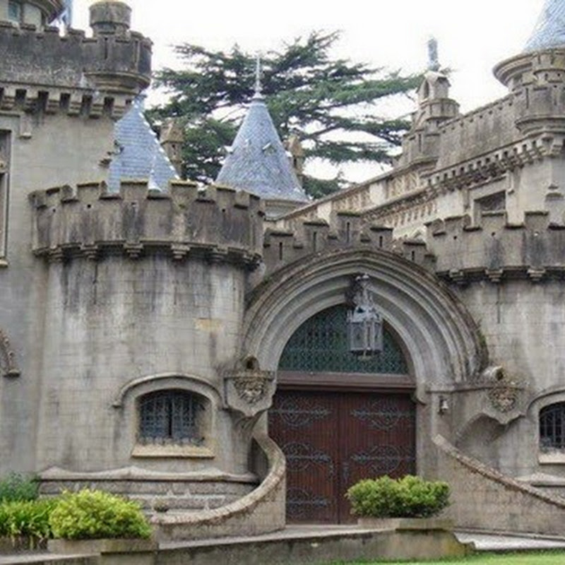 El Castillo Naveira es una mezcla de misterio, excentricidad y arte gótico.