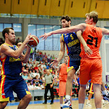 Titus Nicoara inscrie doua puncte in meciul de calificare la Eurobasket Slovenia 2013, dintre Romania si Olanda disputat in Sala Transilvania din Sibiu, miercuri 15 august 2012.