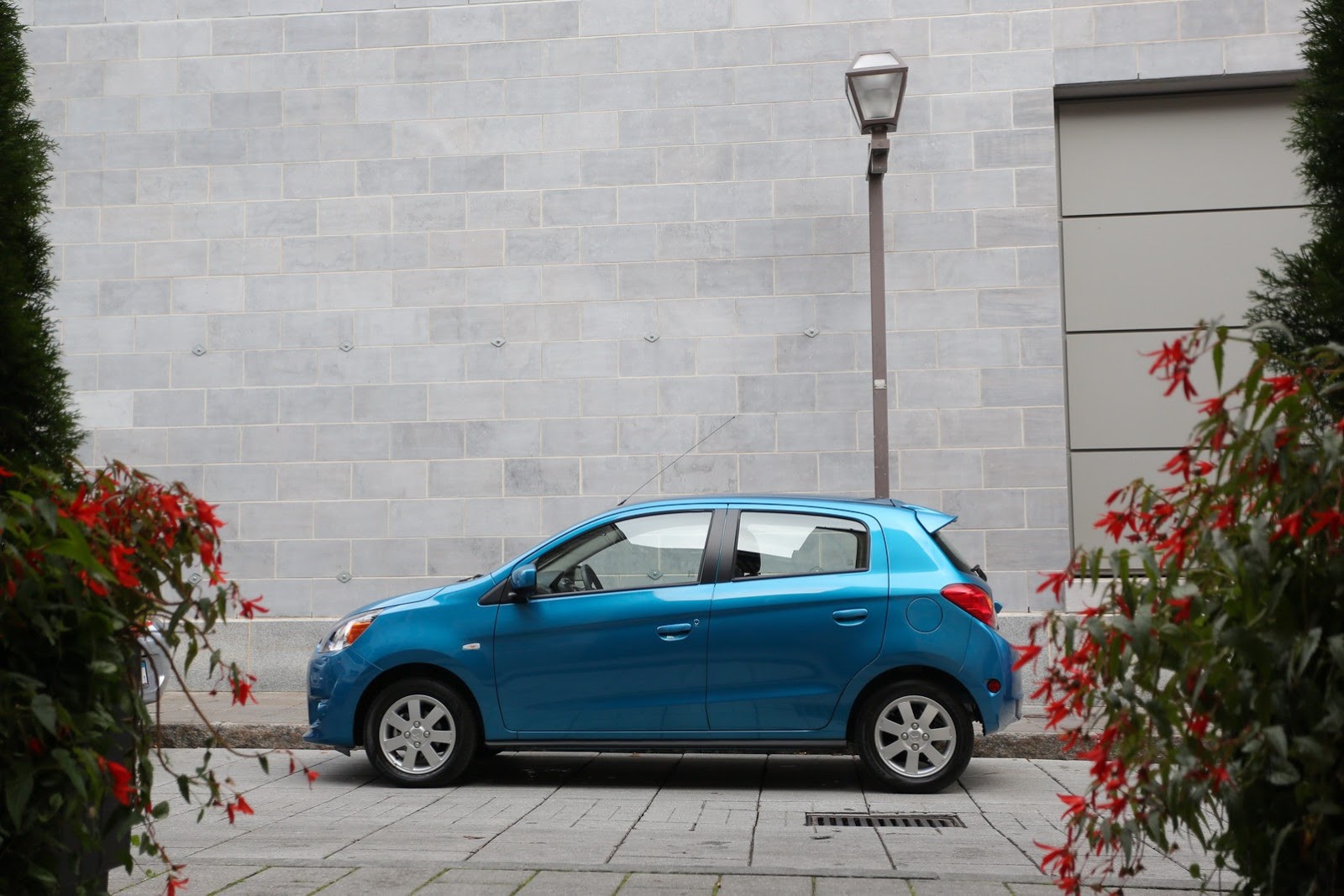 [2014-Mitsubishi-i-MiEV-4%255B2%255D.jpg]