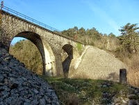 Kamniti železniški most nad Branikom